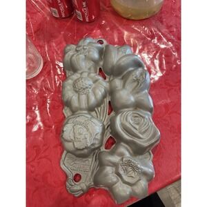 VTG John Wright Cast Iron Flower Mold Muffin Bread Baking Pan 1991 USA 13"x 7.5"